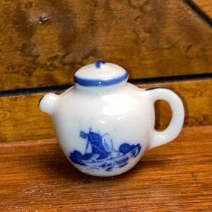 Vintage Miniature Delft Blue & White Hand Painted Ceramic Tea Pot Enesco Korea